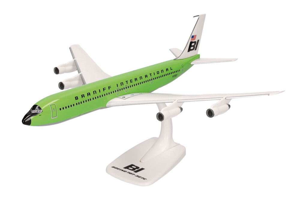 Boeing 707-300 Braniff solid lime green N7097