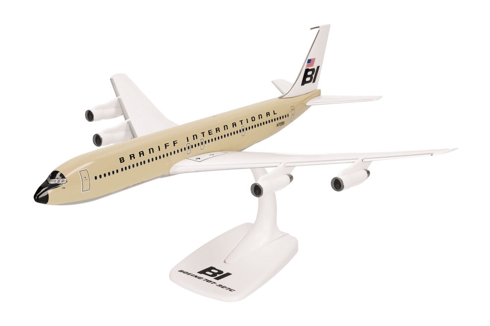 Boeing 707-300 Braniff solid beige N7095