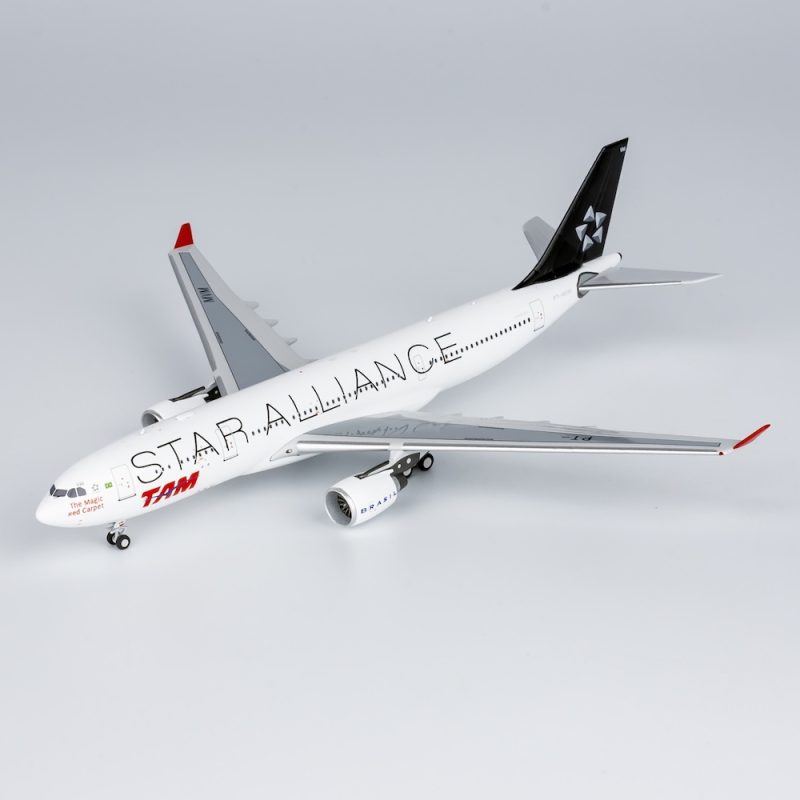 Airbus A330-200 TAM Linhas Aéreas Star Alliance SU-GCK