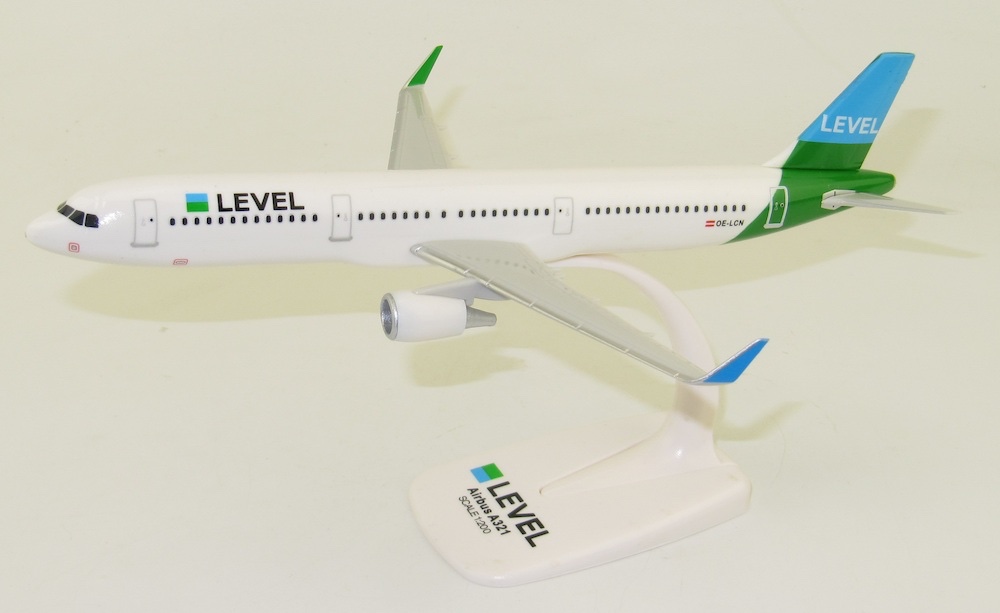 Airbus A321 Level OE-LCN