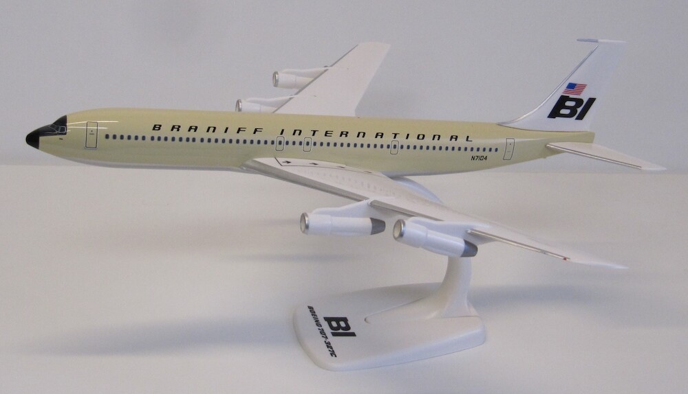 Boeing 707-300 Braniff International Solid Beige