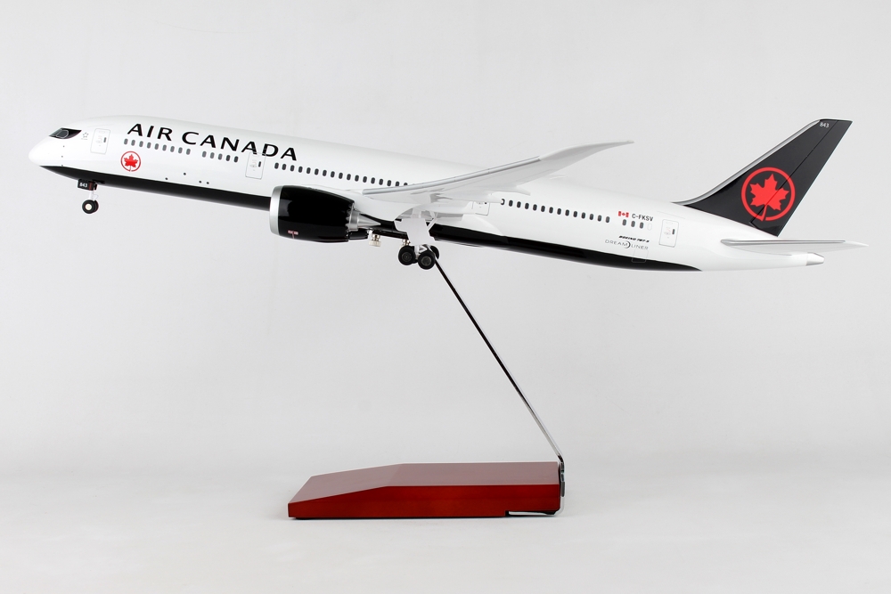 Boeing 787-9 Dreamliner Air Canada C-FKSV w/wood stand & gear