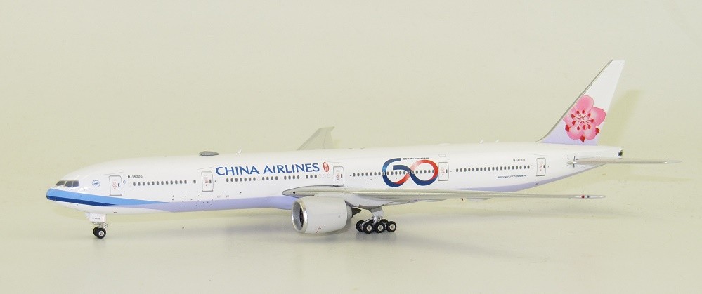 Boeing 777-300ER China Airlines "60th" B-18006