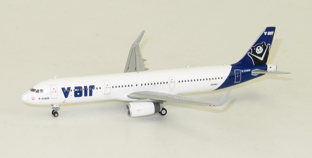 Airbus A321 V-Air B-22608 with antenna