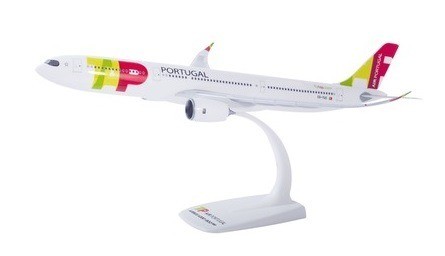 Airbus A330neo TAP Air Portugal "Nuno Gonçalves" CS-TUC