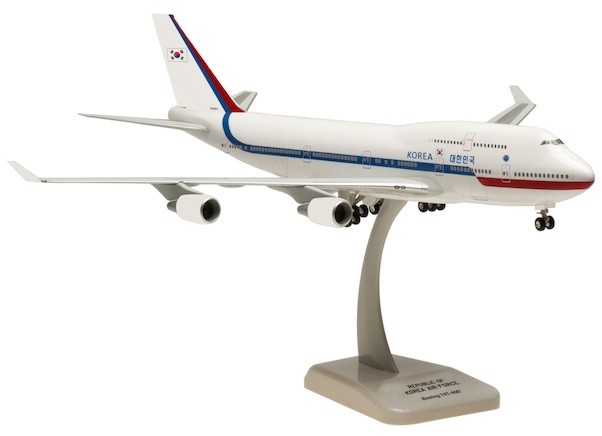 Boeing 747-400ERF ROKAF, Korean Air Force 10001 with stand and gears