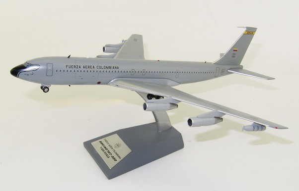 Boeing 707-300 Colombian Air Force FAC1201 With Stand