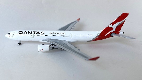 Airbus A330-300 Qantas VH-EBN new colours