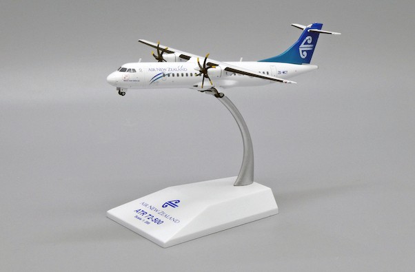ATR72-600 Air New Zealand / operated by Mount Cook Airline ZK-MCY With Stand