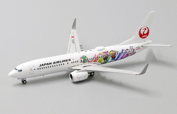 Boeing 737-846WL Japan Airlines JA330J with Antenna
