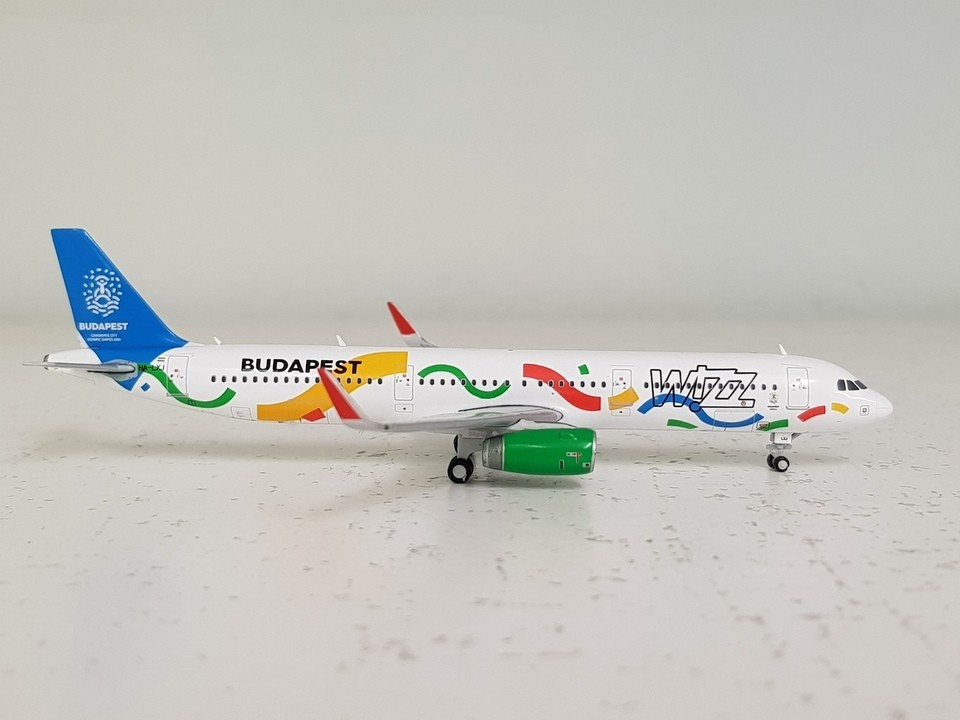Airbus A321-231WL WIZZ HA-LXJ with Antenna