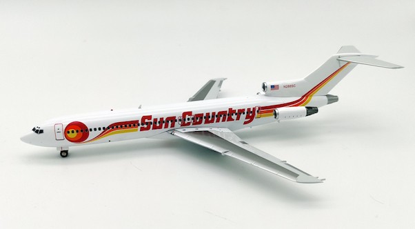 Boeing 727-200 Sun Country N288SC With Stand