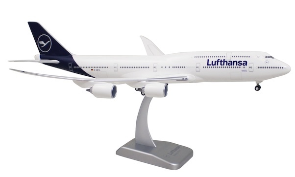 Boeing 747-8 Lufthansa D-ABYA no landing gears