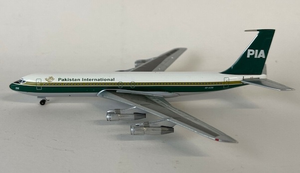 Boeing 707-320C PIA Pakistan International AP-AZW