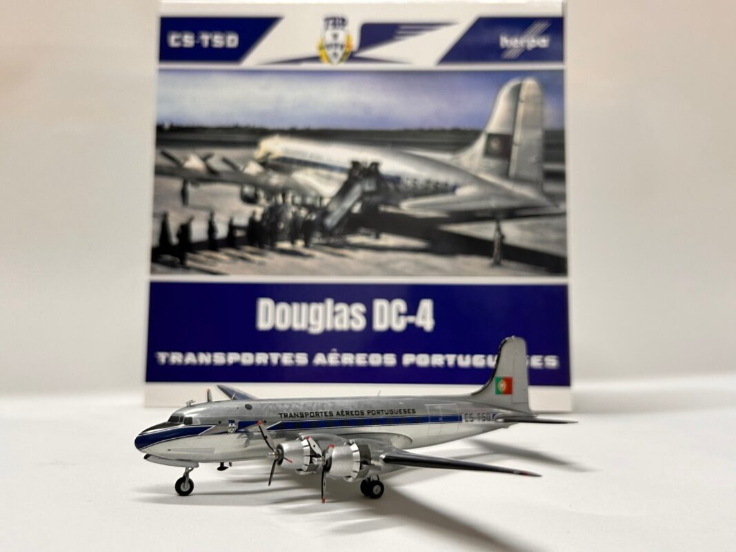 Douglas DC-4 Transportes Aéreos Portugueses CS-TSD