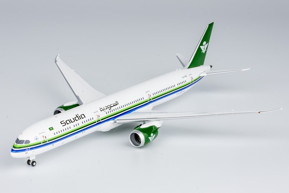 Boeing 787-10 Dreamliner Saudi Arabian Airlines HZ-AR32 Retro cs