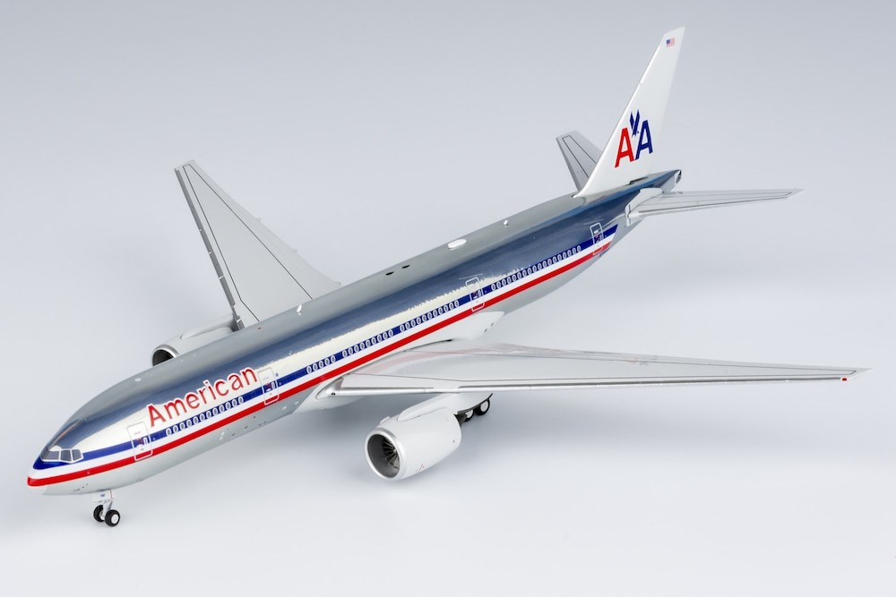 Boeing 777-200ER American Airlines N795AN chrome