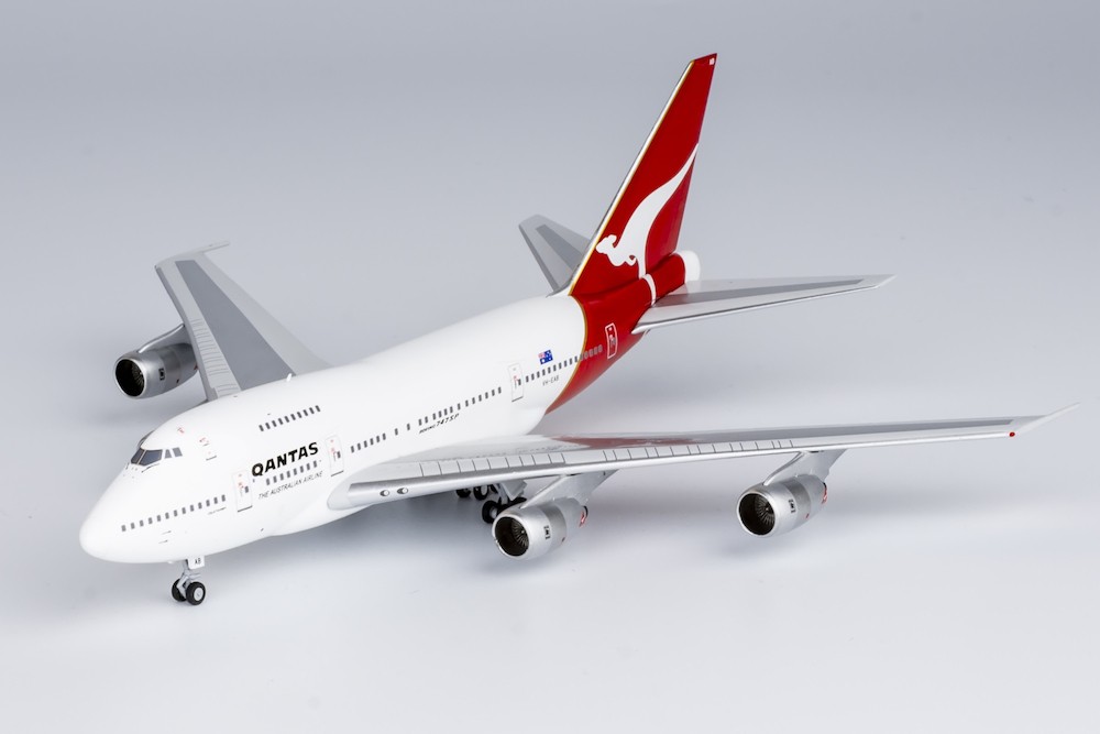 Boeing 747SP Qantas "City of Traralgon" VH-EAB