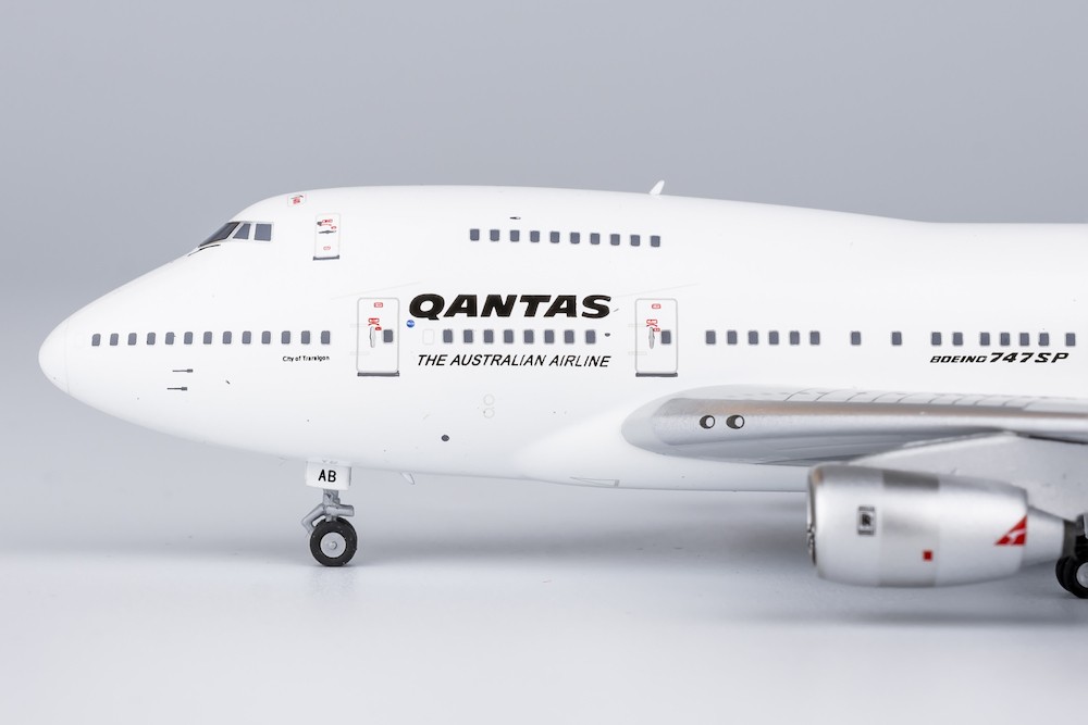 ng_models_07033_boeing_747sp_qantas_city_of_traralgon_vh_eab_x2a_199047_4