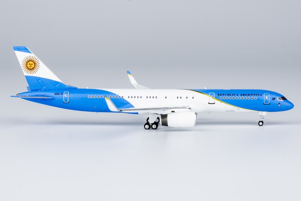 ng_models_53201_boeing_757_200_argentina_air_force_arg_01_x30_198503_4