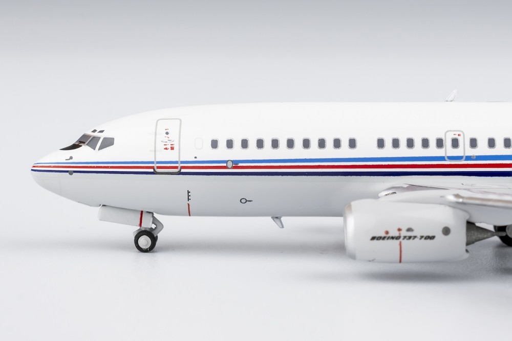 ng_models_77040_boeing_737_700_pla_china_air_force_b_4026_xb3_199469_2