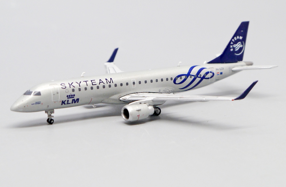 jc_wings_xx40061_embraer_erj190_klm_cityhopper_skyteam_livery_ph_ezx_x3f_197887_0