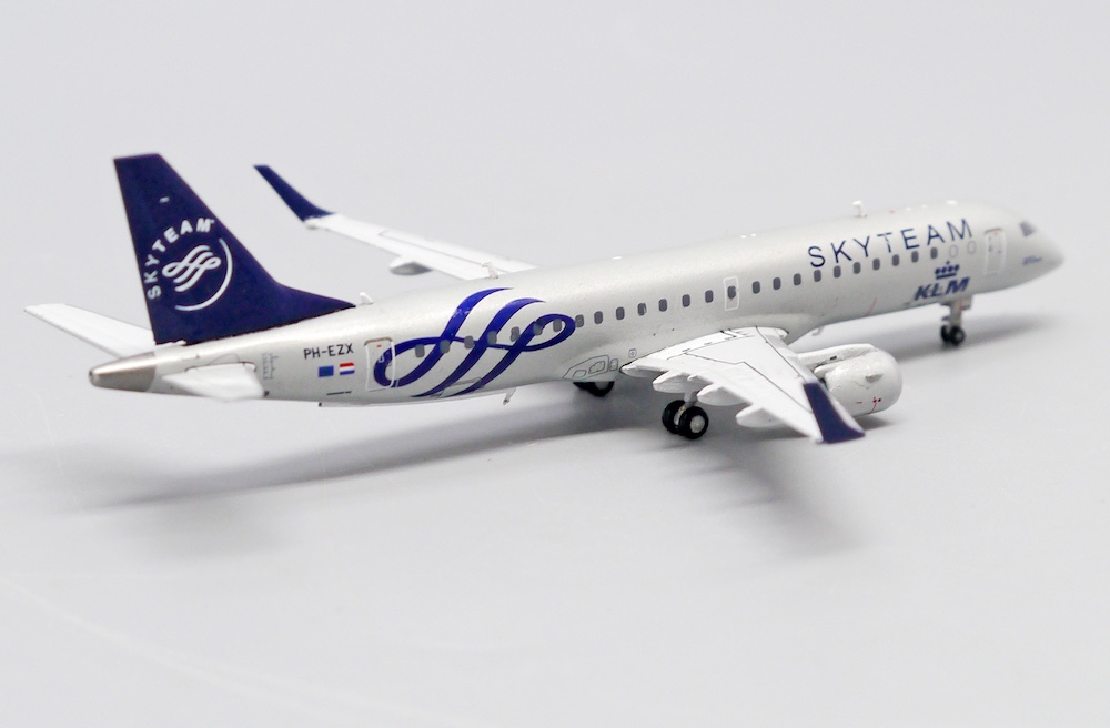 jc_wings_xx40061_embraer_erj190_klm_cityhopper_skyteam_livery_ph_ezx_x53_197887_4