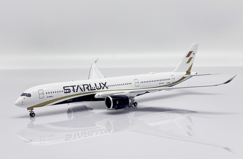 Airbus A350-900 Starlux Airlines B-58502