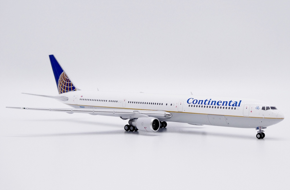jc_wings_lh4370_boeing_767_400er_continental_airlines_n66051_x83_208397_3