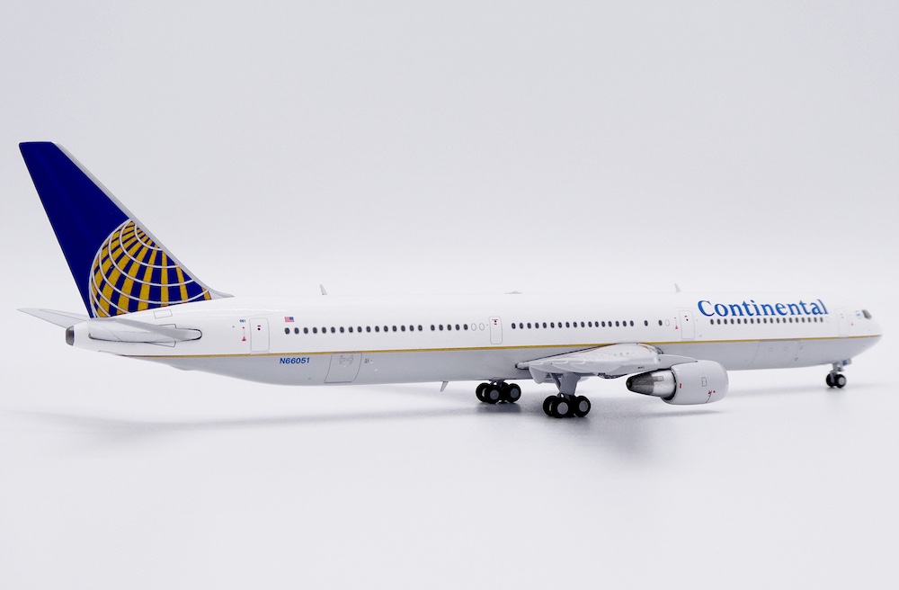 jc_wings_lh4370_boeing_767_400er_continental_airlines_n66051_xb3_208397_5