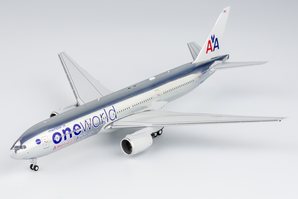Boeing 777-200ER American Airlines oneworld N796AN chrome