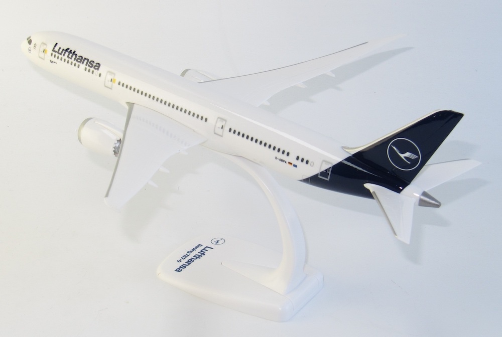 Boeing 787-9 Dreamliner Lufthansa D-ABPA "Berlin"