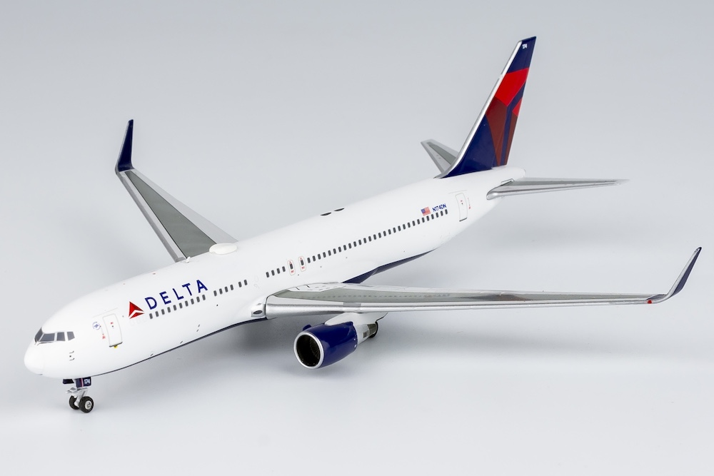 Boeing 767-300ER Delta Air Lines N174DN PW4000 engines
