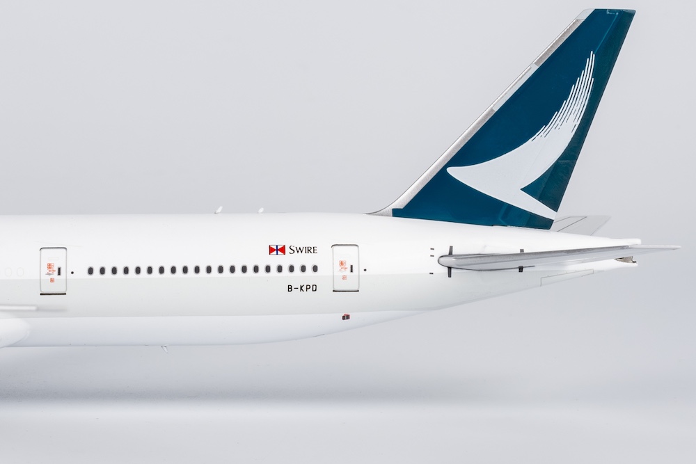 ng_models_73070_boeing_777_300er_cathay_pacific_oneworld_b_kpd_xa8_209327_11