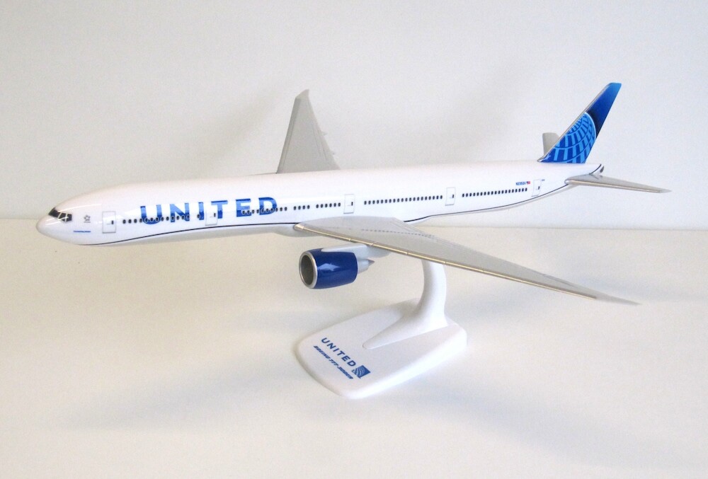 Boeing 777-300ER United N2352U