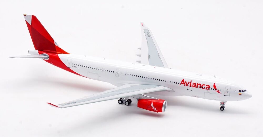 inflight_200_if332av0823_airbus_a330_200_avianca_n968a_x4b_195112_2